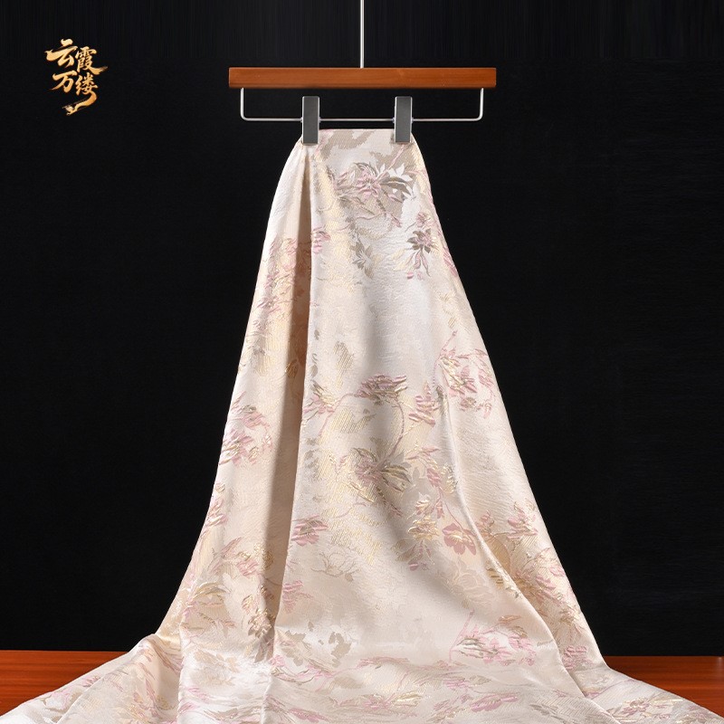 Home Textiles Designer - チャイナドレスや漢服用の中国風ピンクゴールドの大花柄レリーフ刺繍ジャカード生地、デザイナーホームテキスタイル高級品