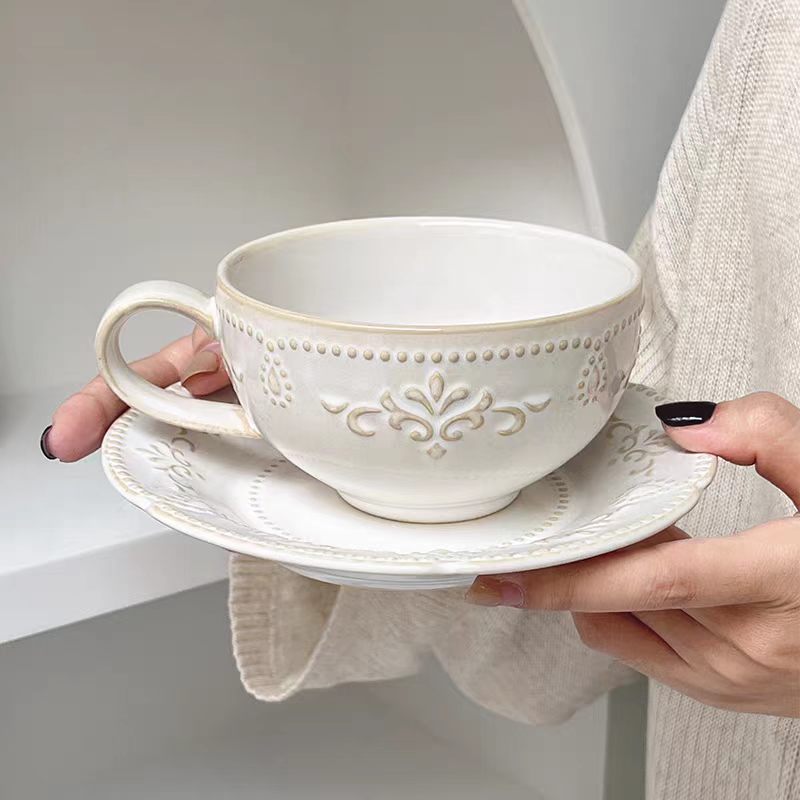 レトロなレリーフフラワーカップとディッシュセット、セラミック - Home Textiles France のレビューと価格