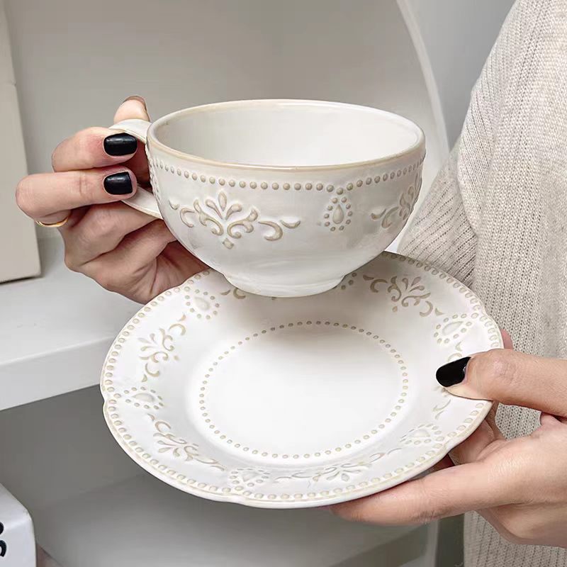 レトロなレリーフフラワーカップとディッシュセット、セラミック - Home Textiles France のレビューと価格