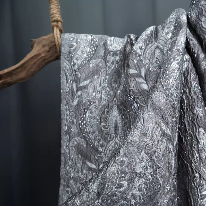 グレーの宮廷風光沢のあるジャカードカーテン、ソファ生地、縫製 - Home Textiles Designer のレビューと価格